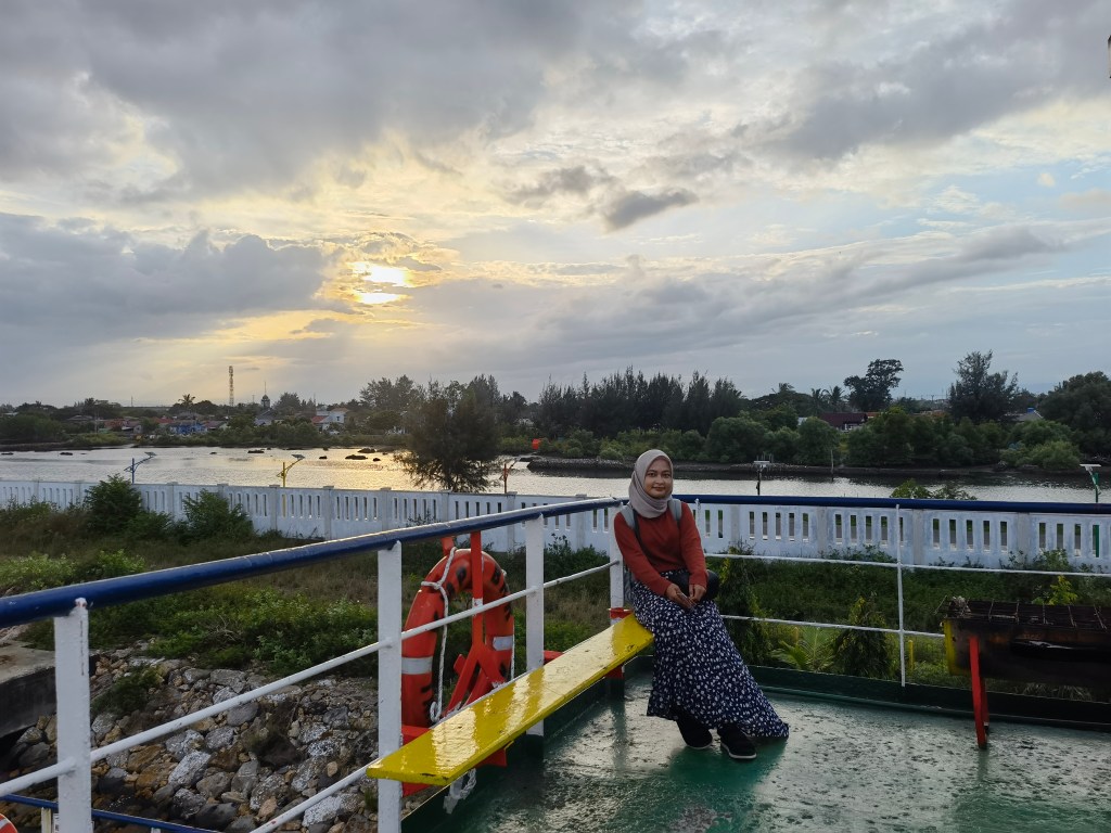 Kapal Lambat Penyebrangan Aceh - Sabang