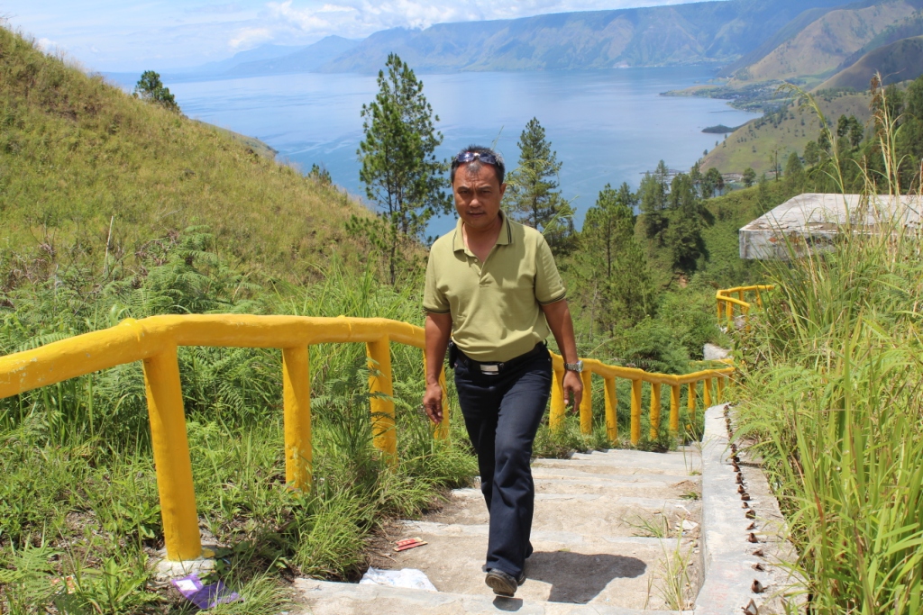 Anak Tangga di Air Terjun Sipiso-piso