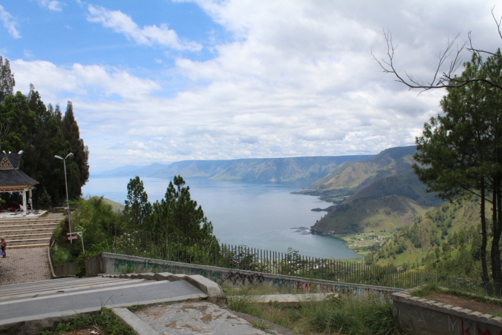 Pemandangan Danau Toba dari Gardu Pandang