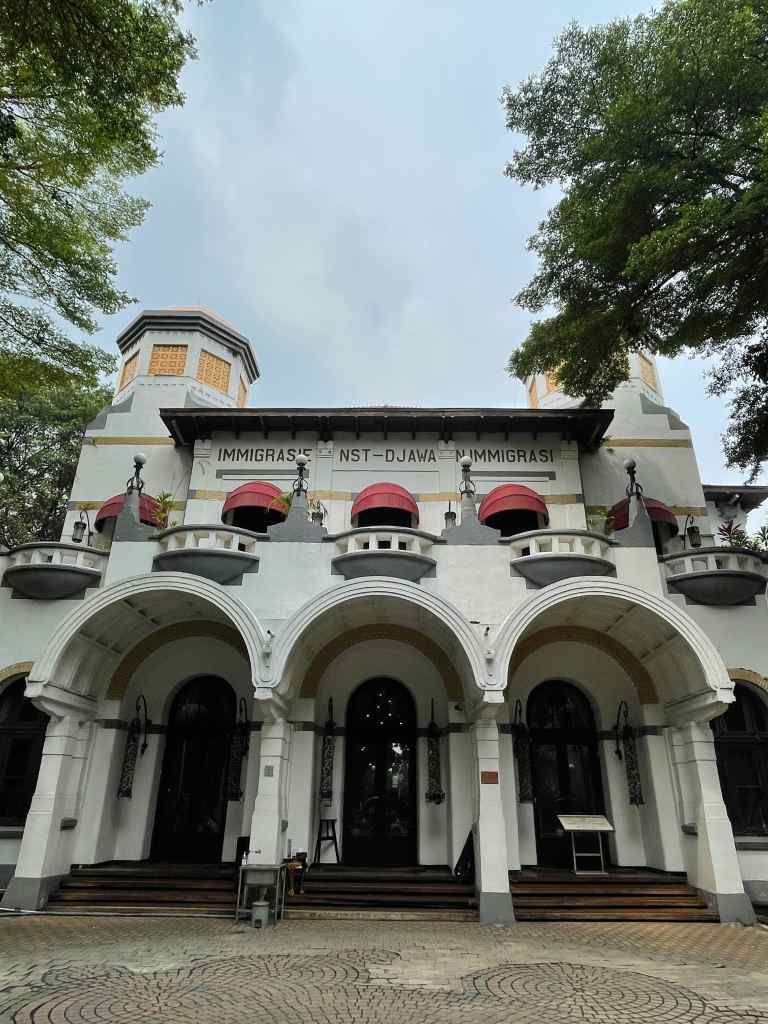 Tugu Kunstkring Paleis