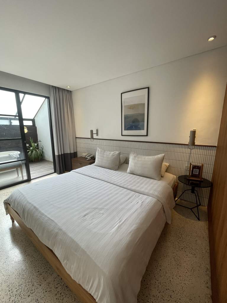 Kamar Tipe Medium Bathub - Area Resepsionis - Blackbird Hotel Bandung