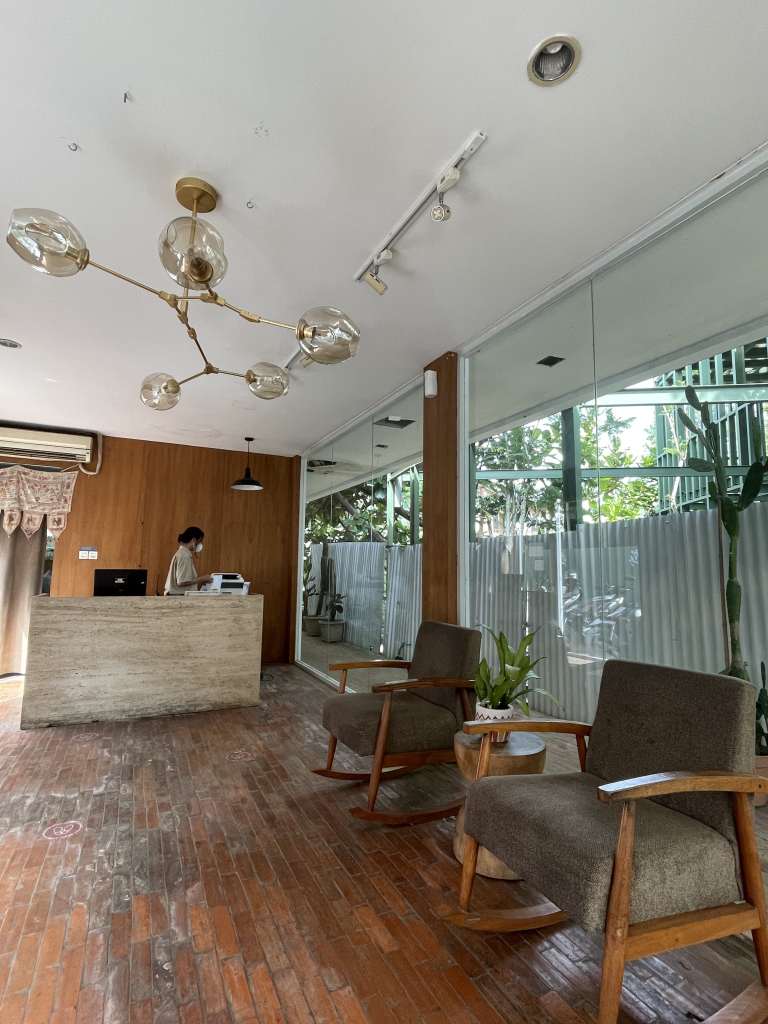 Area Resepsionis - Blackbird Hotel Bandung