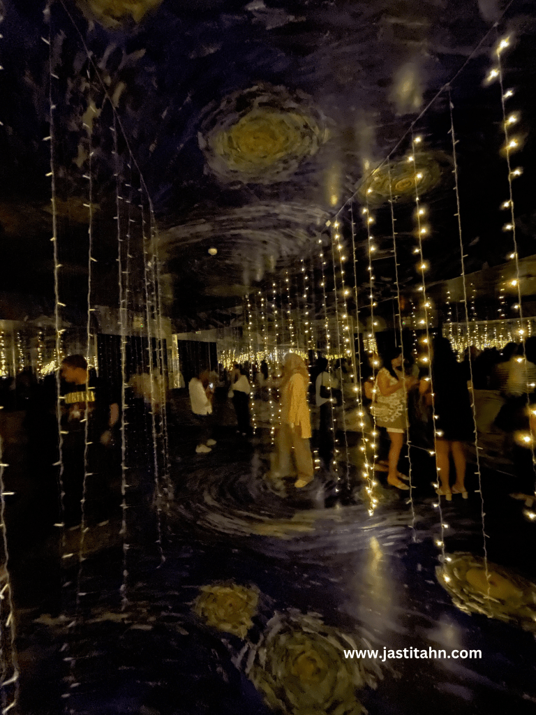 Starry Night - Van Gogh Alive Jakarta